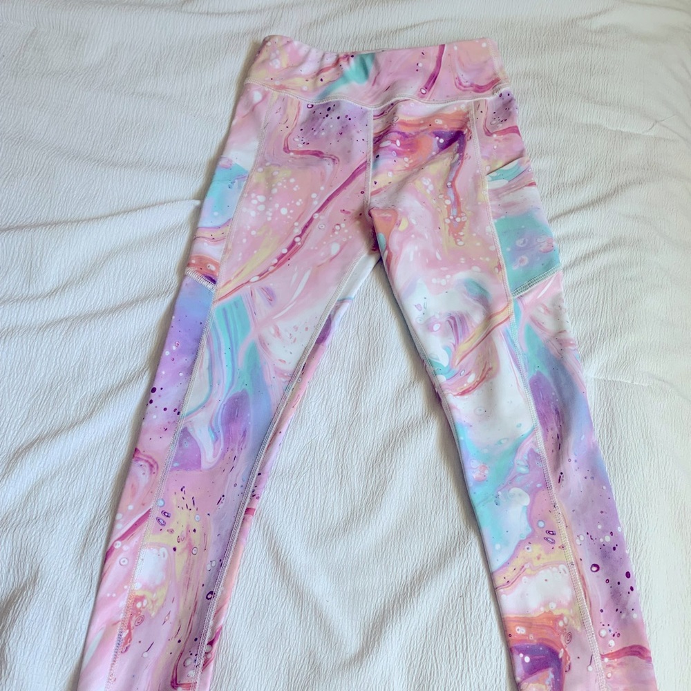 Girls Runway athletic quick dry multicolor leggings with side pockets size 8/10